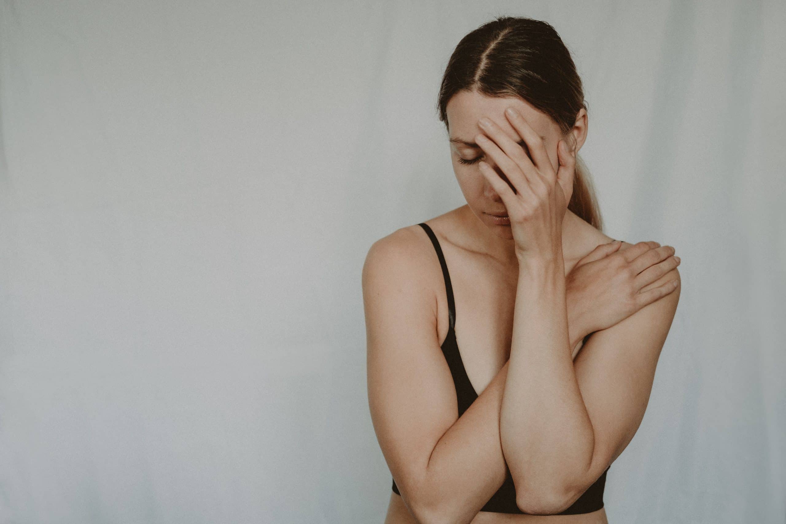 signs he knows he hurt you